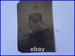 1880s-1940s BOOK OF 42 VARIOUS TIN TYPES, CABINET CARDS CDVs AND PHOTOS OF WOMEN