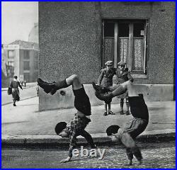 1955 ROBERT DOISNEAU Vintage Boys Playing France Kids Street Photo Gravure