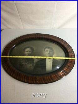 2 Vintage Convex Bubble Glass Oval 25 Picture Frame & Couple Photo Circa 1915