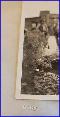 4 × 2.5 Photo of Clark Gable & Helen Twelvetrees on set of The Painted Desert