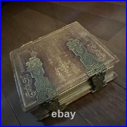 Antique Victorian Photo Album Late 1900 metal hinge with28 black white photos