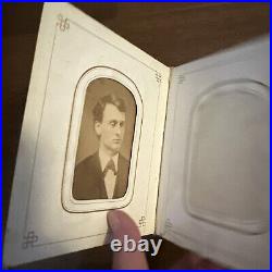 Antique Victorian Photo Album Late 1900 metal hinge with28 black white photos