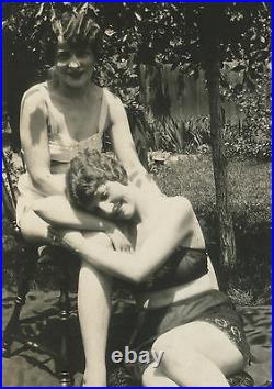 Antique Vintage Flapper American Beauty Risque Backyard Lesbian Int Ladies Photo