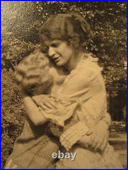 Antique Vintage Flapper Era Lovely Women Warm Embrace Hug Lesbian Int Old Photos