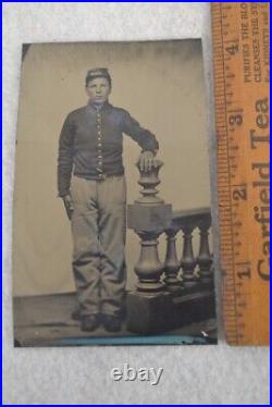 Antique photo Civil War soldier tin type mid 1800s 2.5 x 4 original