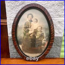Atq Vintage Oval Frame Convex Bubble Glass Charcoal Drawing of Family Photograph