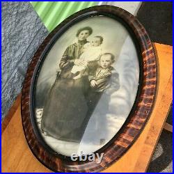 Atq Vintage Oval Frame Convex Bubble Glass Charcoal Drawing of Family Photograph