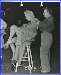 BETTY GRABLE Candid On Set 1935 ORIGINAL Hollywood Photo J2577