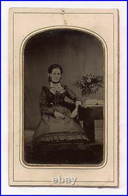 OLD VINTAGE ANTIQUE TINTYPE PHOTO PORTRAIT of BEAUTIFUL PRETTY YOUNG LADY GIRL