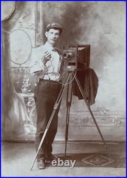 ORIGINAL! PHOTOGRAPHER SELF PORTRAIT PHOTOGRAPH c1890 OCCUPATIONAL