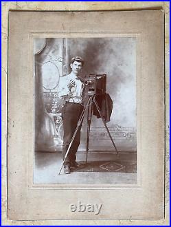 ORIGINAL! PHOTOGRAPHER SELF PORTRAIT PHOTOGRAPH c1890 OCCUPATIONAL