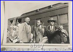 VTG 1950s Philadelphia Phillies BASEBALL Train Arrival B&W PRESS PHOTOS w COA